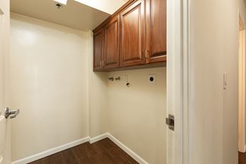 Washer/dryer hookups*